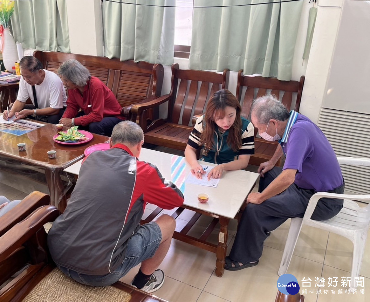 豐原區農會農事小組長蔡怡萱參加「護眼健康講座暨義診服務」活動。