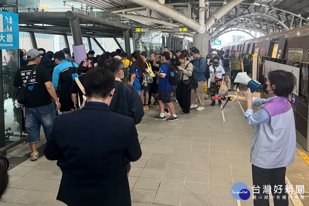 桃捷公司在散場23分鐘後順利完成疏運滿場球迷任務。<br /><br />
