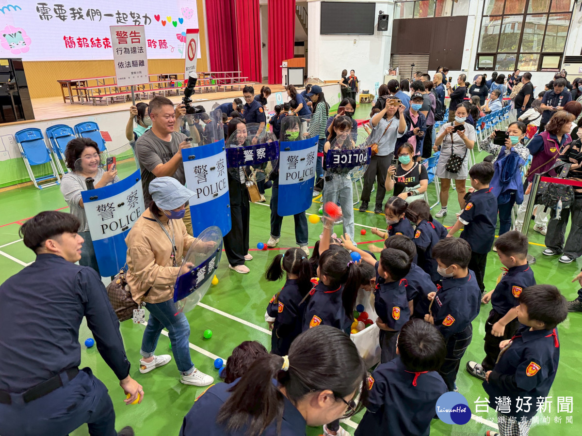 中壢警分局舉辦「小小警察營」，闖關學防詐、護婦幼、守交通。