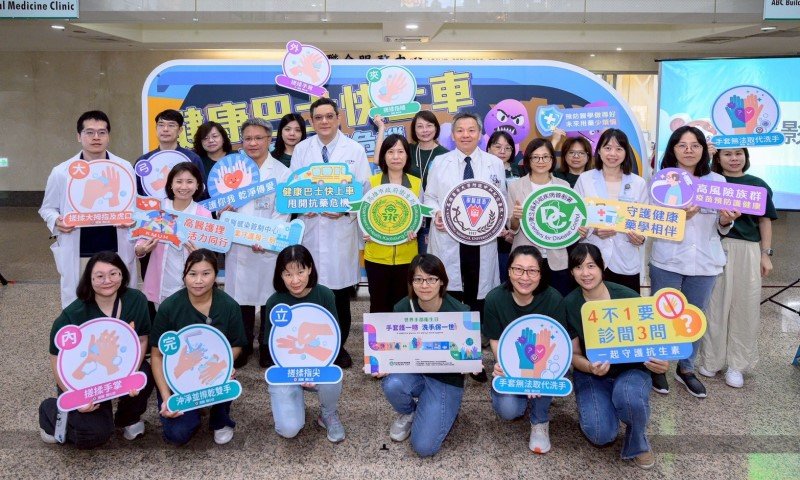 高醫啟動健康巴士衛教展 盼民眾「正確用藥、落實預防」甩開危機