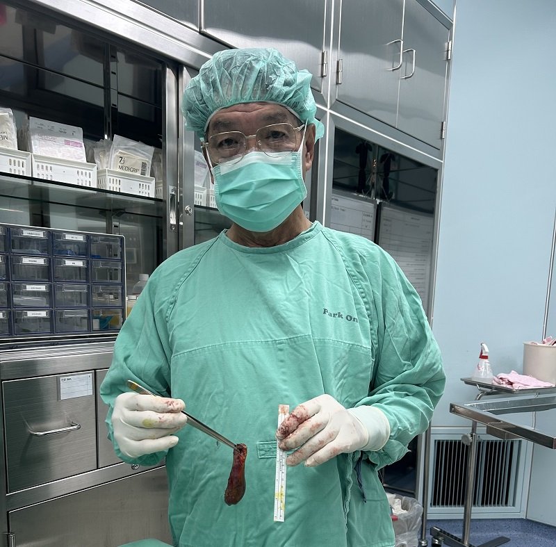 玩命旅遊!七旬翁急性膽結石釀敗血症 30萬買教訓