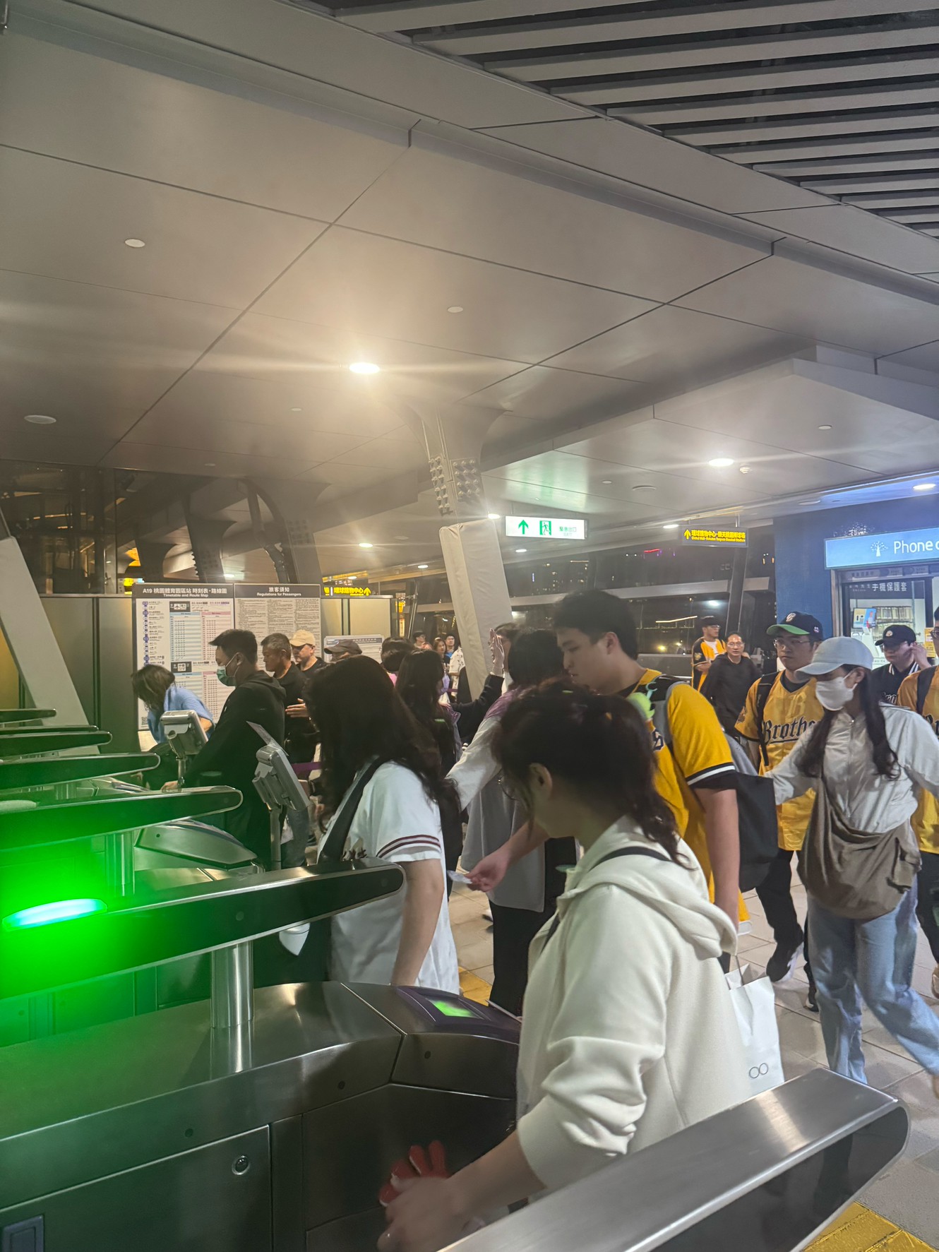 台灣大賽樂天球場湧1.8萬球迷 桃捷精準調度23分鐘清空人潮 S 9027710 0
