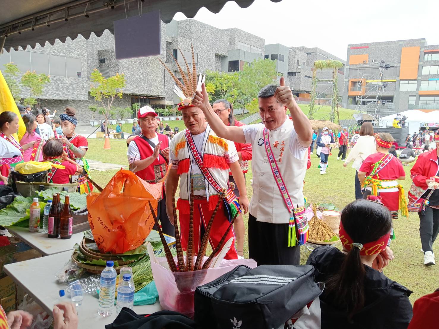 黃仁委員表示,城市發展已讓原住民族的生活逐漸融入都會脈動,而桃園的聯合豐年節正是傳統文化與現代城市共存的最佳實例。(圖/黃仁國會辦公室)