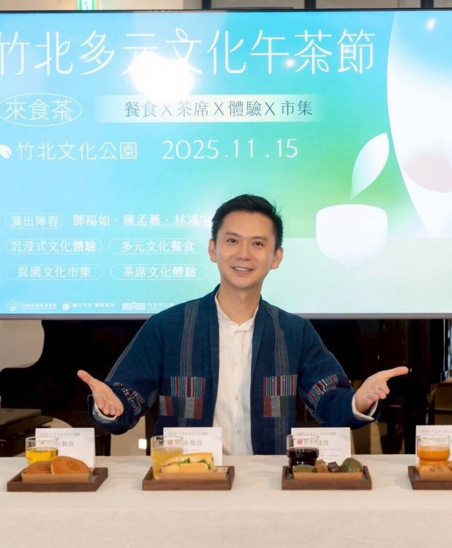 鄭朝方端出各國航空版餐食組,交織「一秒環遊世界」的味覺旅程。(圖/記者黃溎芬翻攝)