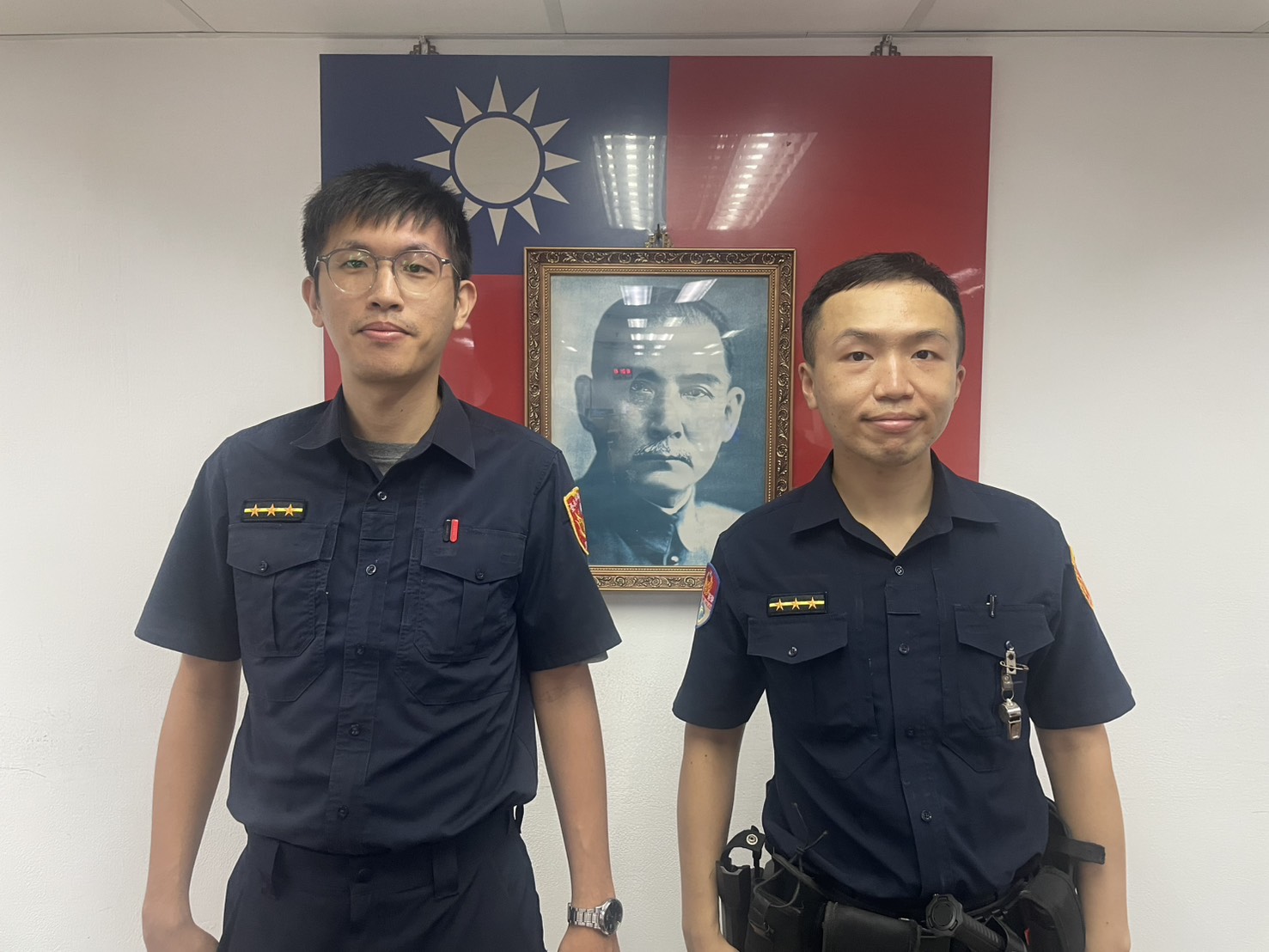 現場處理員警:警員盧炘楷(左)、丁名倫(右)。(記者李健興翻攝)
