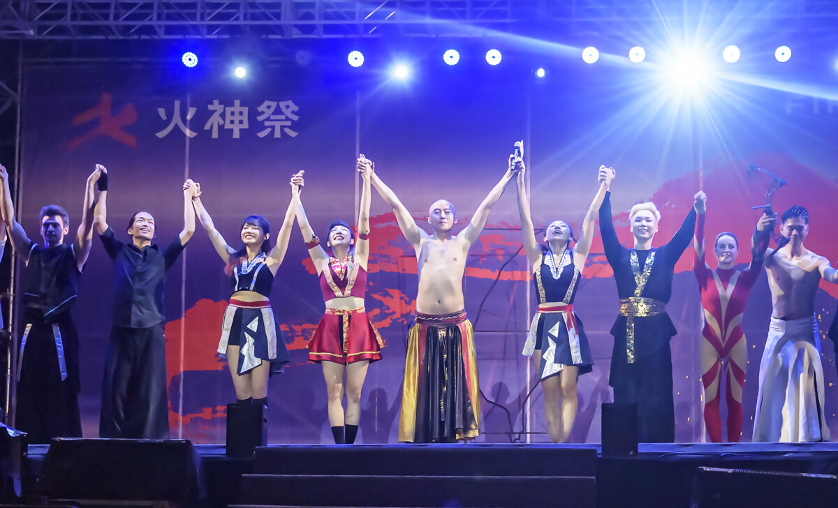 ▲市長黃偉哲表示,感謝共同主辦單位即將成真火舞團、市府各單位及漁光里在地居民共同打造,並在市府跨局處通力合作下,包含警察局、交通局、消防局、環保局、衛生局、工務局、安平區公所及在地里長等各單位同努力,讓臺灣首屆國際火舞藝術節《火神祭》活動圓滿落幕。(記者劉秋菊攝影)