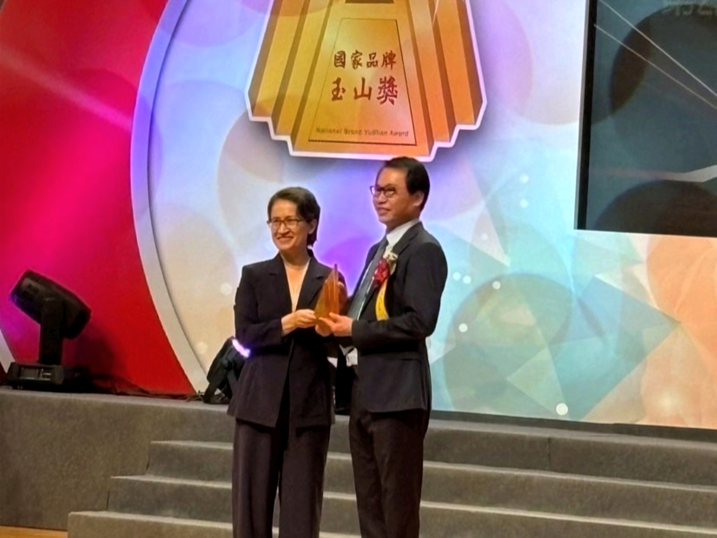 綠茵生技榮獲第22屆國家品牌玉山獎「傑出企業獎」 - https://www.watchmedia01.com