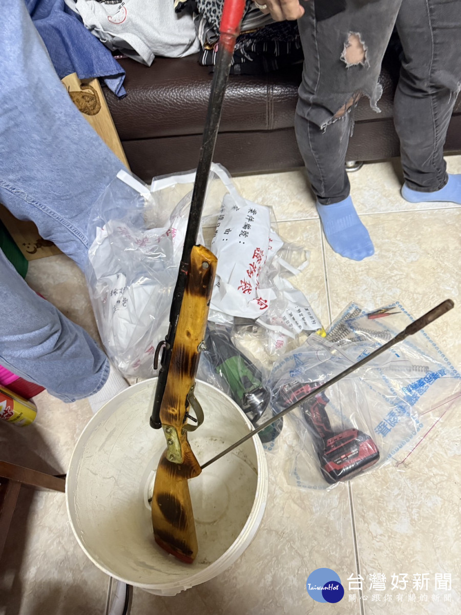 中壢警跨縣市聯手查獲非法土製獵槍。