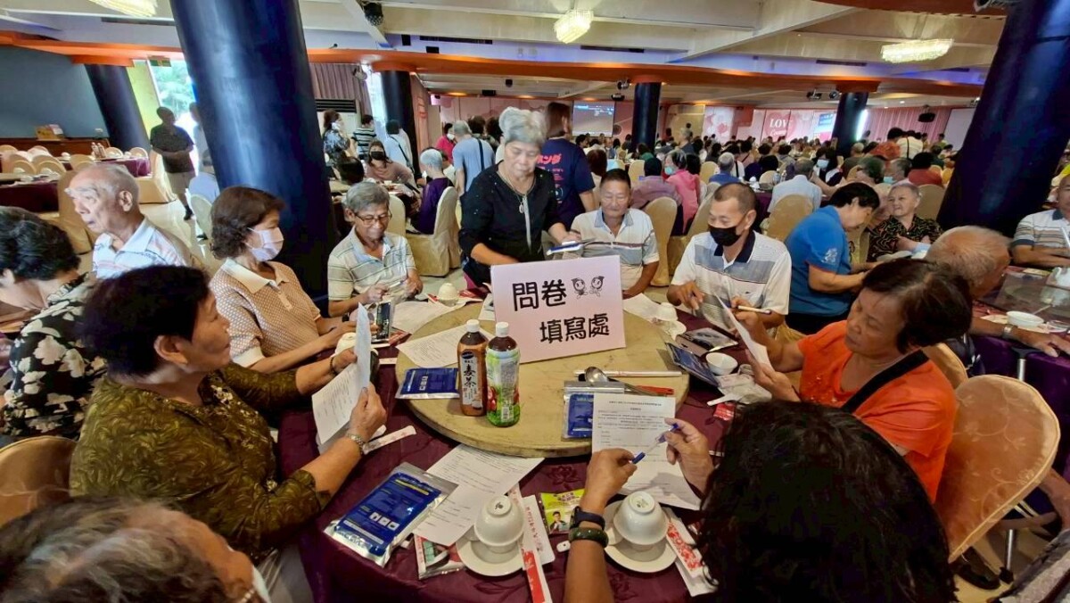 ▲熱烈與動感氛圍,祝福長輩們健康長壽。(記者 李堂安 翻攝)
