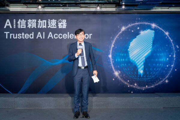 邱求慧署長於啟動儀式致詞時表示,「AI信賴加速器」將結合政府、產業與國際大廠的力量,協助企業加速導入AI,強化產業競爭力,打造可擴散、可規模的AI生態系。圖/主辦單位