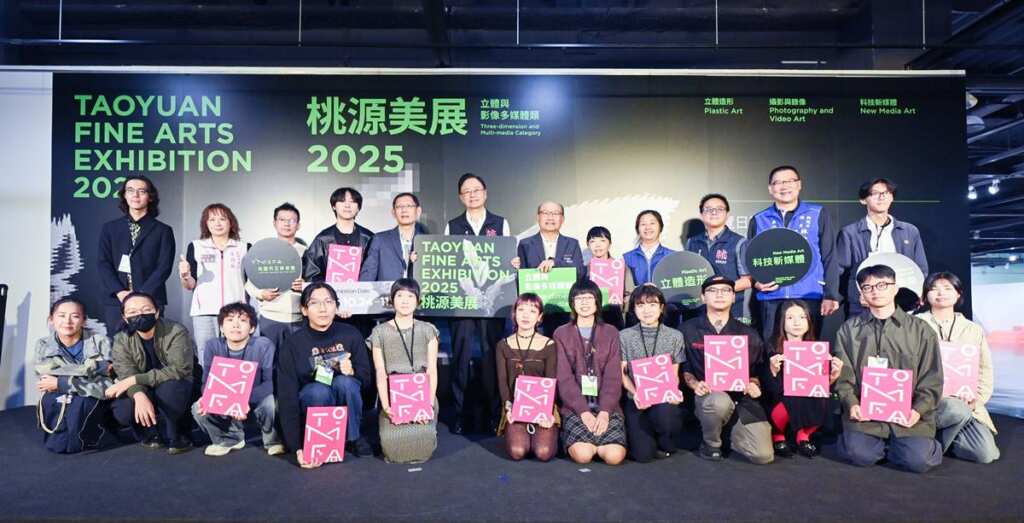 ▲「2025桃源美展」頒獎，張善政期勉拓展當代藝術更多可能。