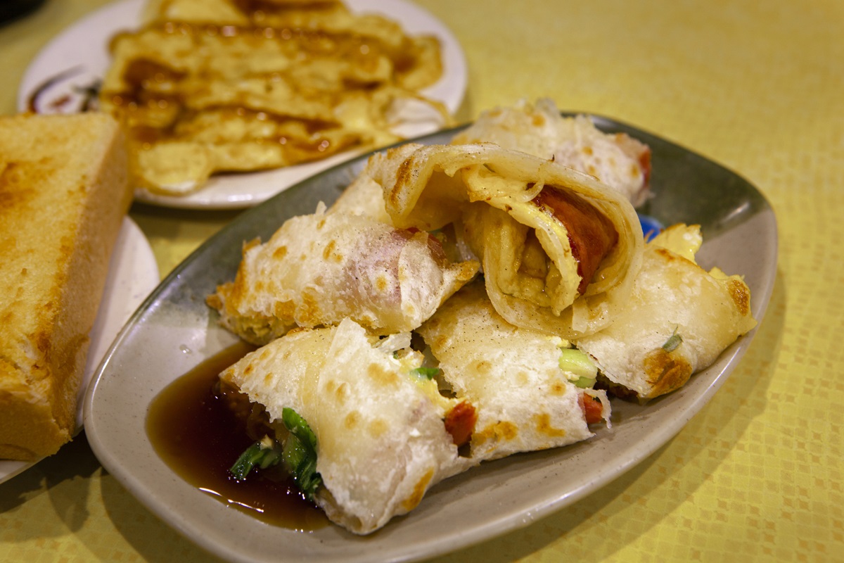 早餐常吃的「這些食物」恐害皮癢脹氣！雞蛋、奶茶上榜  醫：可先做這件事