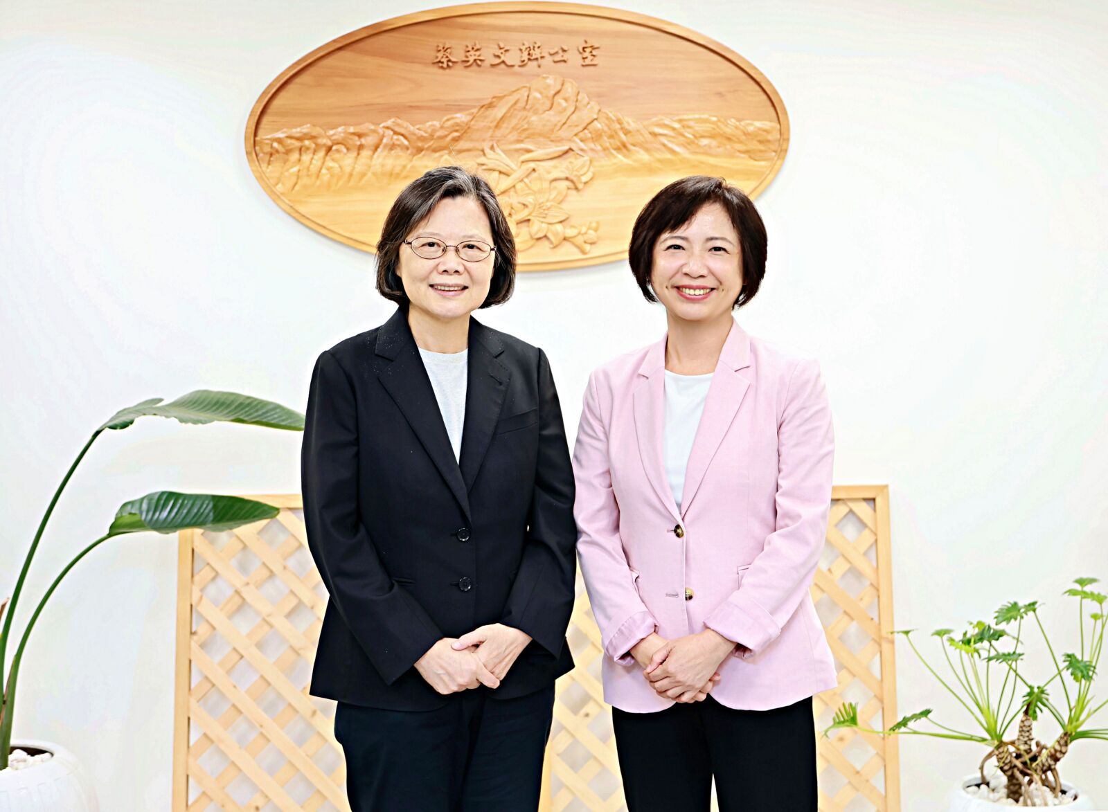 何欣純啟動請益之旅 蔡英文自曝住過豐原「台中人充滿溫暖」 212 何欣純啟動請益之旅 蔡英文自曝住過豐原「台中人充滿溫暖」 211