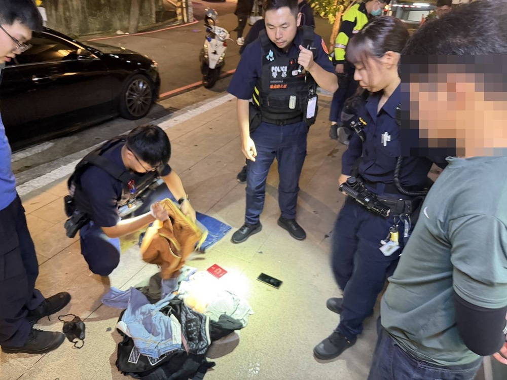 提款太忙 馬籍男提款機前多次領露餡警跟監抓2嫌 222 cnews204251028a14jpg
