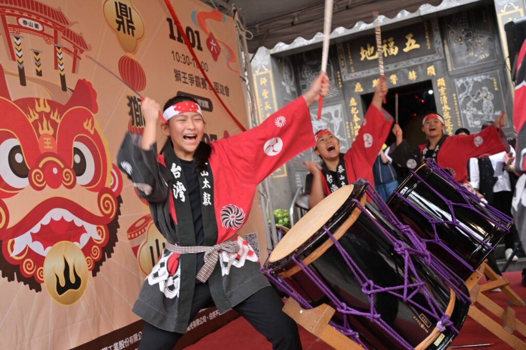 泰山太鼓團精湛鼓藝開場，響應泰山一年一度盛事。(圖/泰山區公所提供)