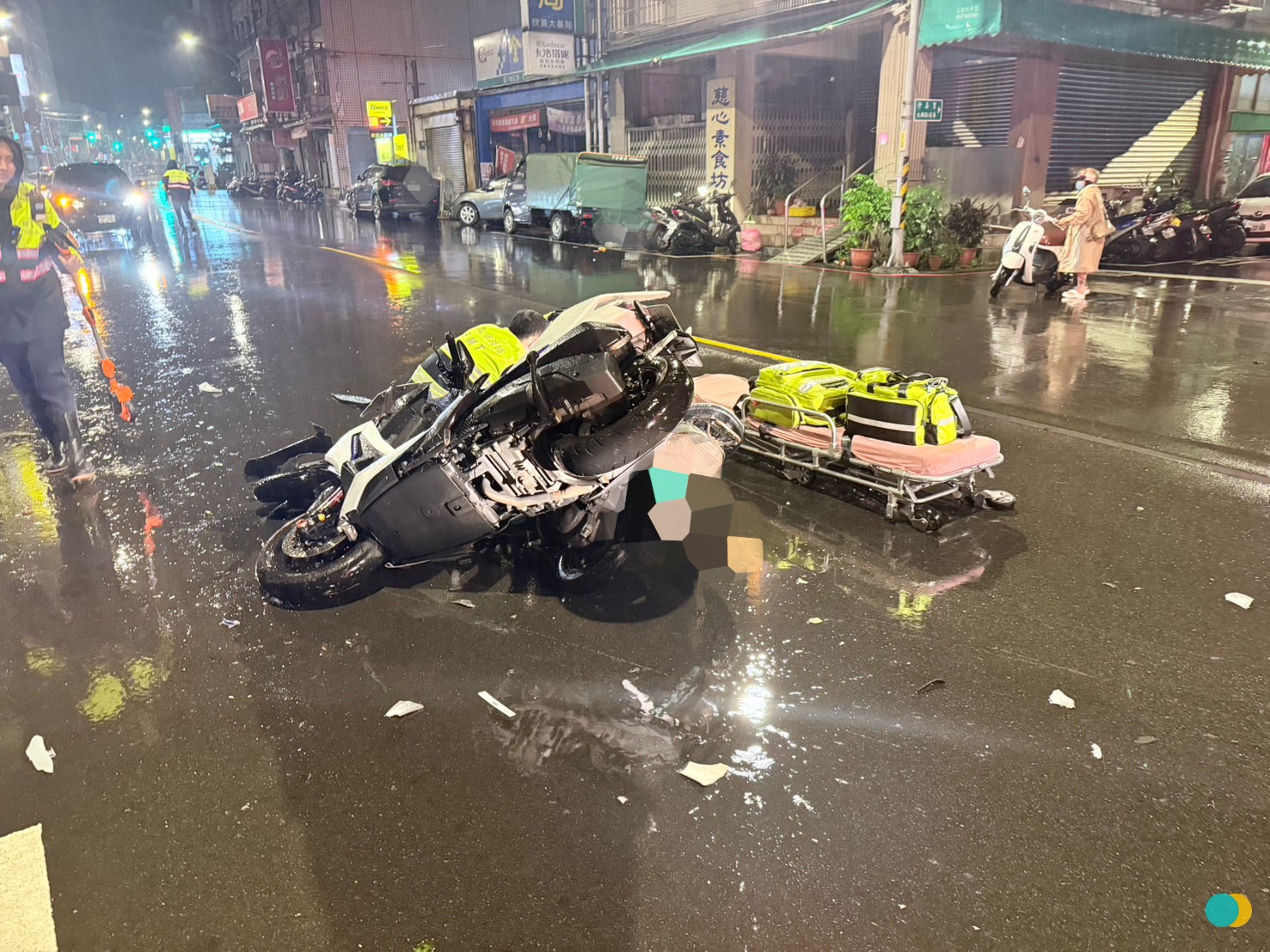 新北市三峽區大同路一帶，昨（28）日凌晨2時許發生1起機車對撞車禍。
