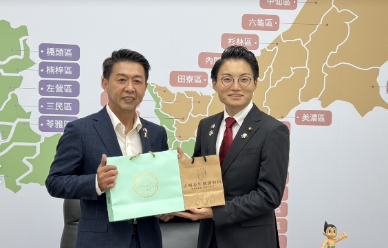 ▲日本和歌山縣和歌山市市議員辻本太一,拜訪立法委員許智傑(記者 李堂安 翻攝)