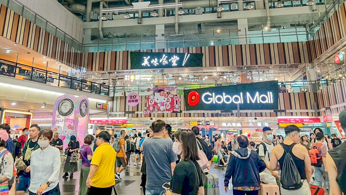 ▲Global Mall好康連發祭「普發萬元加碼」,登錄APP兌500元再抽萬元購物金,全民購物更超值。(圖/Global Mall新左營車站提供)