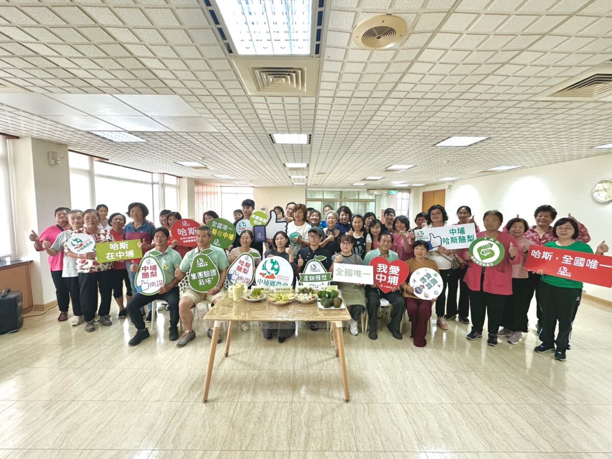 中埔鄉盛產酪梨，農會李甯潔總幹事支持在地農民，讓中埔鄉有「綠金果實」之稱的酪梨持續發光。（圖/中埔鄉農會提供）