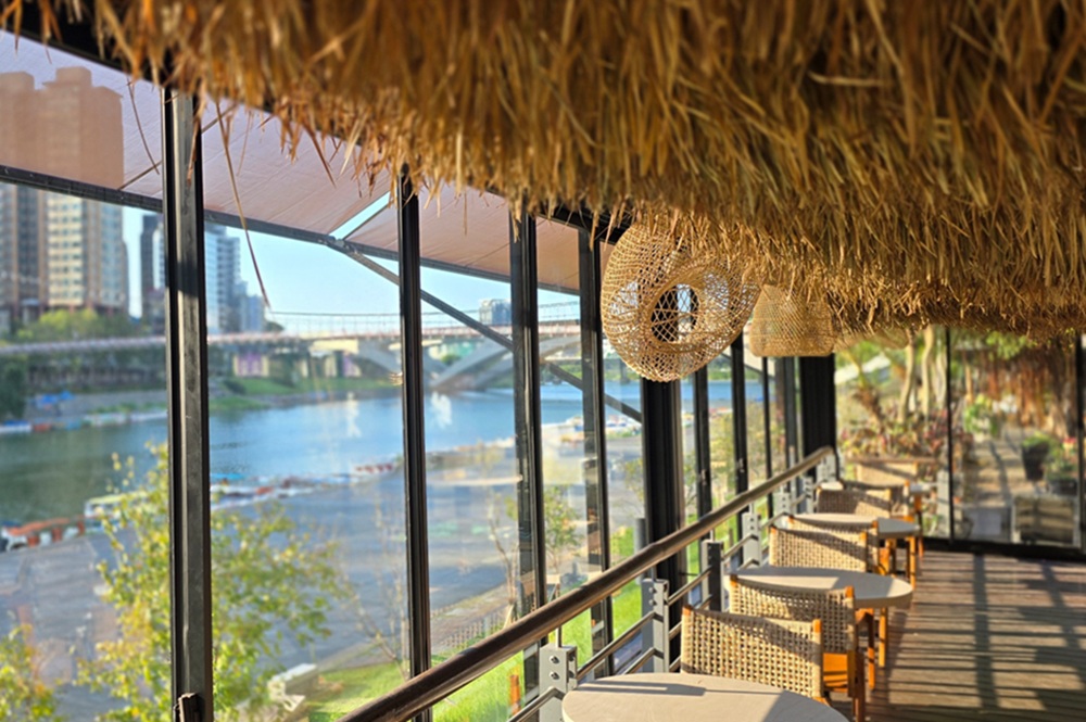 由水常雄作　「流水紋水指　碧潭」 呆在碧潭の水豚君11 月1 日在新北萌趣開展