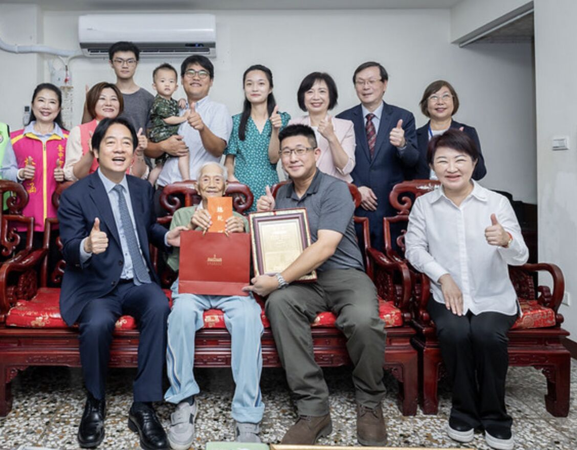 全台5749名百歲人瑞創新高! 光送重陽金鎖片就花7699萬 212 全台5749名百歲人瑞創新高! 光送重陽金鎖片就花7699萬 211