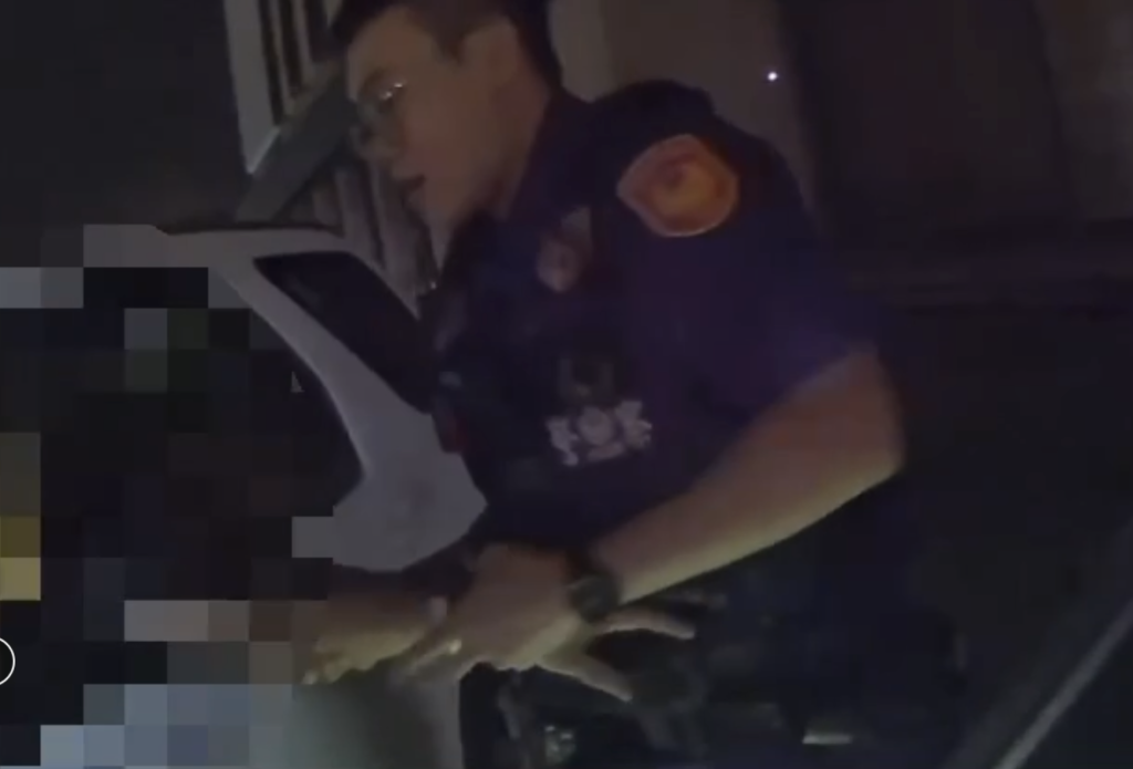 基隆驚險追緝!註銷車拒檢猛撞警車 駕駛落網還藏毒菸彈