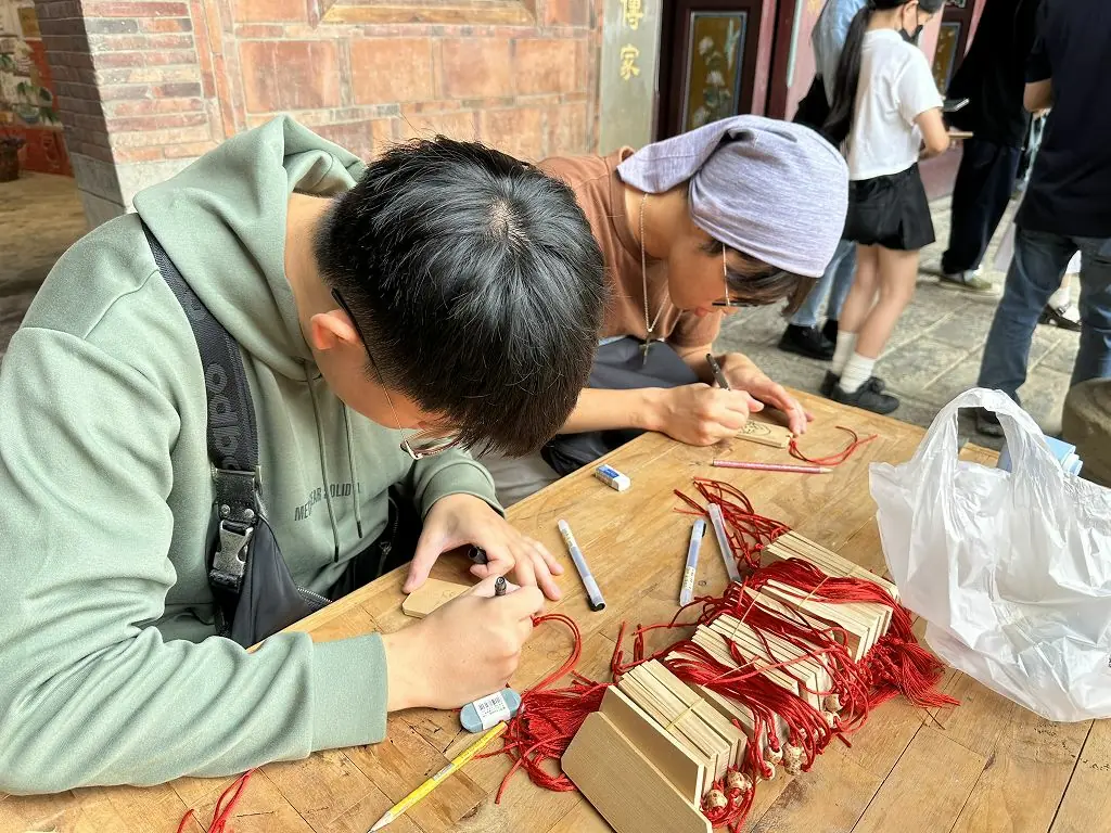 杜潘芳格的時間繪卷漫畫展 以圖像詮釋女性詩人的自由靈魂