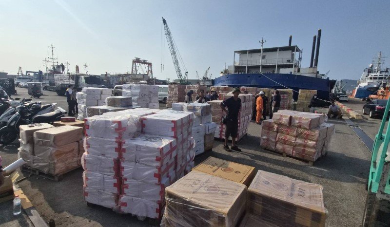 保三總隊聯手海巡緝私 成功攔截外籍貨輪走私凍肉與菸品