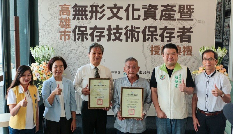 高雄市新認定二位文化資產保存者  「刺繡」林全誠、「布袋戲偶盔帽製作技術」蘇志榮