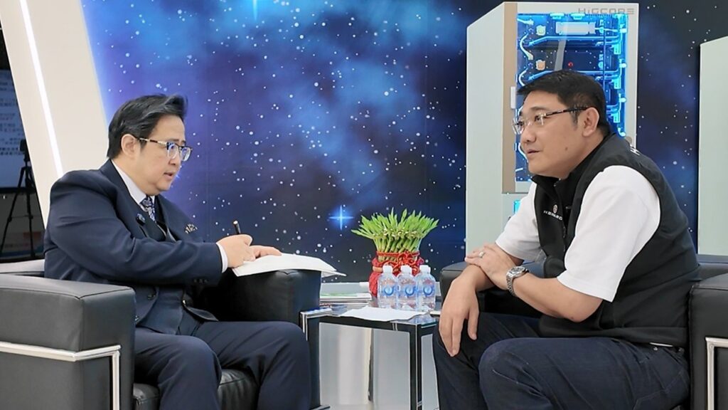《祺爺駕到》楊豐銘的傳奇轉型:從谷底到國際舞台的「火鳳凰」之路 31 %E6%A5%8A%E8%B1%90%E9%8A%98002 1024x576 1