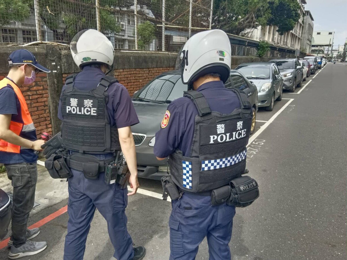 ▲扣車輛及偽造號牌。警方將進行刑事偵查後移送地檢署。 (記者 李堂安 翻攝)