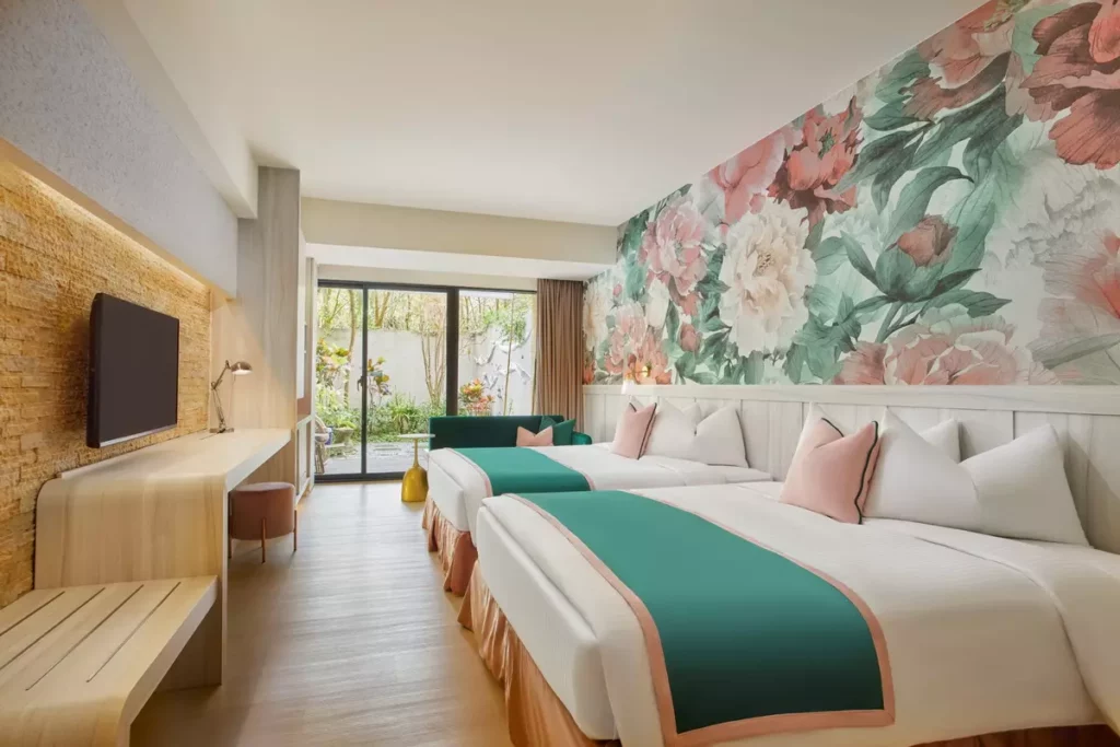 墾丁凱撒「資深玩家」雙人成行入住花園客房一泊二食每晚5,899元起,入住贈益節千元保健品,再享續住3,888元含早餐加價優惠。圖/墾丁凱撒提供