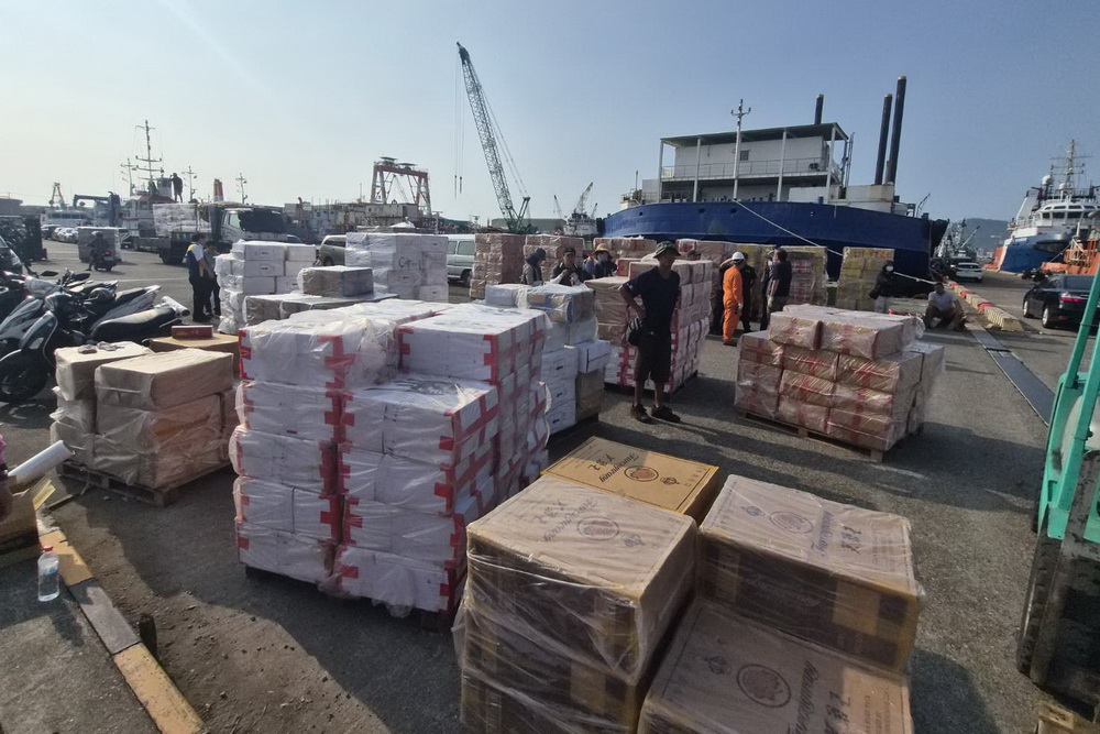 差點被闖關 雄檢指揮保三總隊成功攔截私運肉品及菸品 248 差點被闖關 雄檢指揮保三總隊成功攔截私運肉品及菸品 247