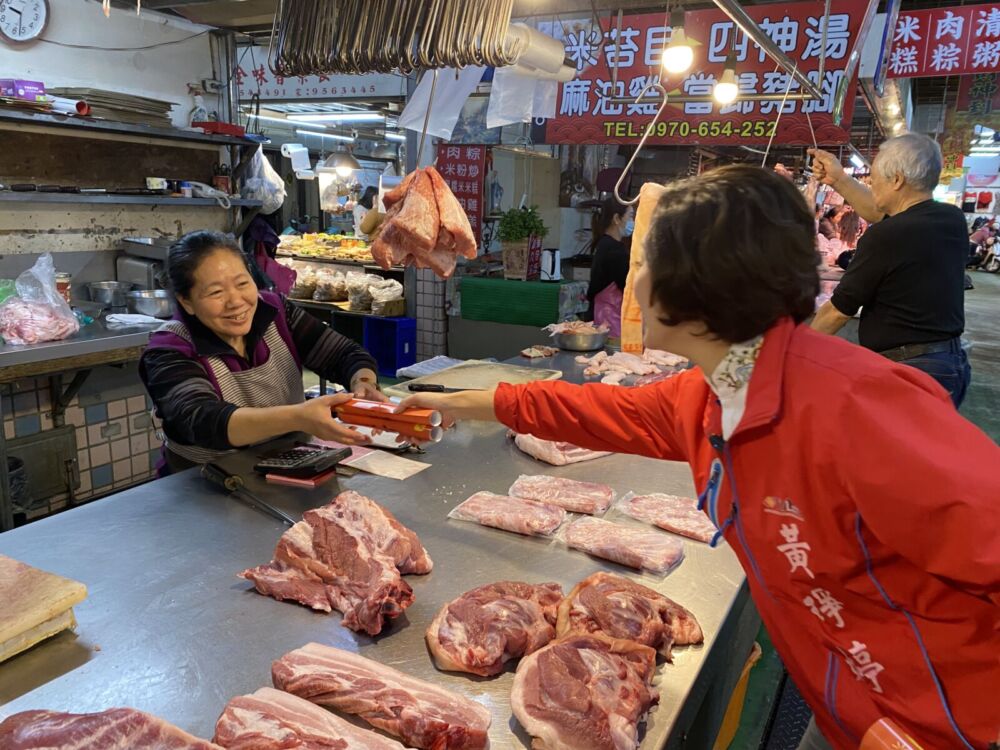 非洲豬瘟衝擊攤商 黃琤婷要求宜蘭縣府研議減免地方稅 230 非洲豬瘟衝擊攤商 黃琤婷要求宜蘭縣府研議減免地方稅 229
