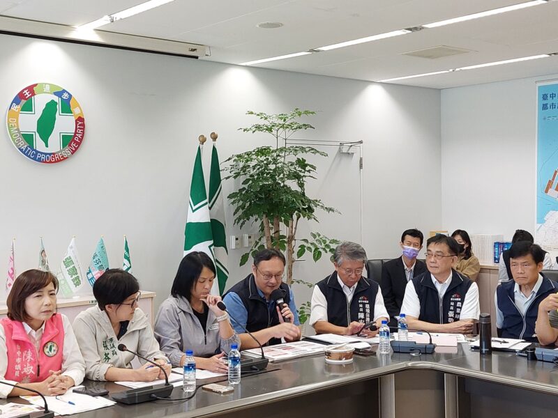 圖文：中市非洲豬瘟效應 中市府無能 掩埋廚餘一團亂 動搖市民信任。