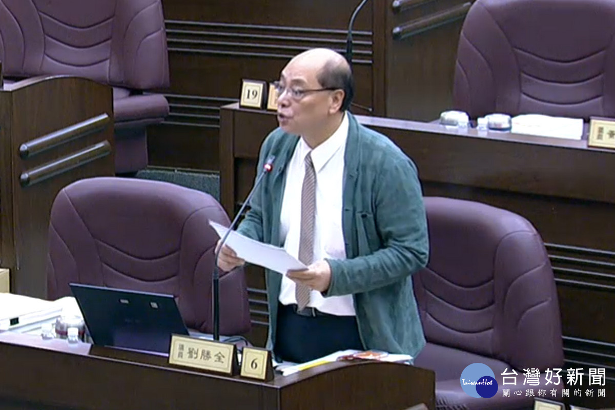 桃園市議員劉勝全於議事堂進行質詢。<br /><br /> 