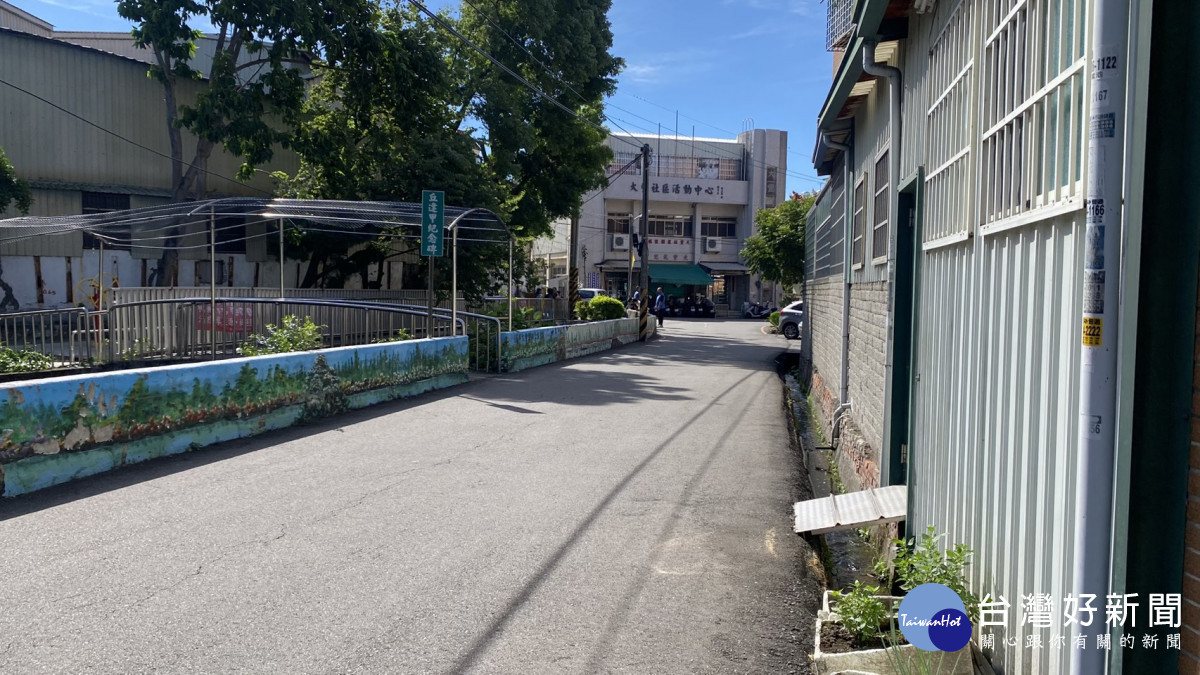 潭富路二段157巷道狹窄、會車困難。