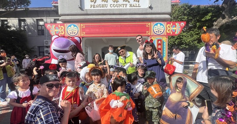耕讀幼兒園萬聖節討糖　縣府廣場變身歡樂嘉年華