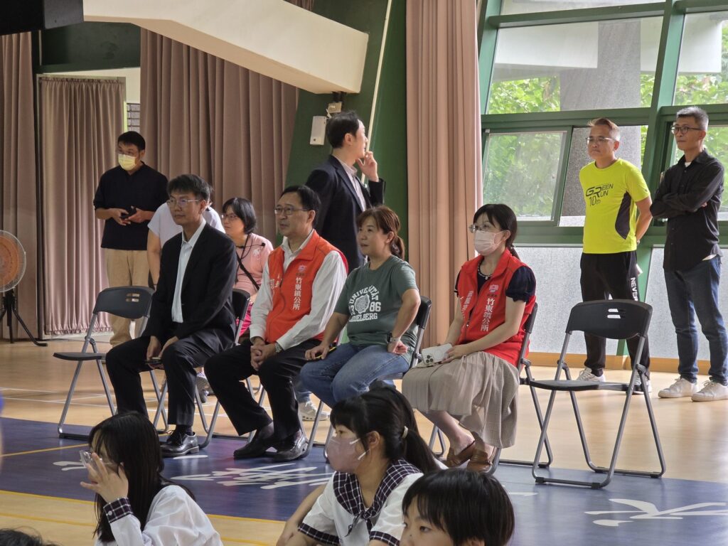 周處除三害新詮釋 竹東鎮公所前進校園結合傳統布袋戲文化 宣導反毒防詐與誠信教育 16 %E4%B8%80 29 52