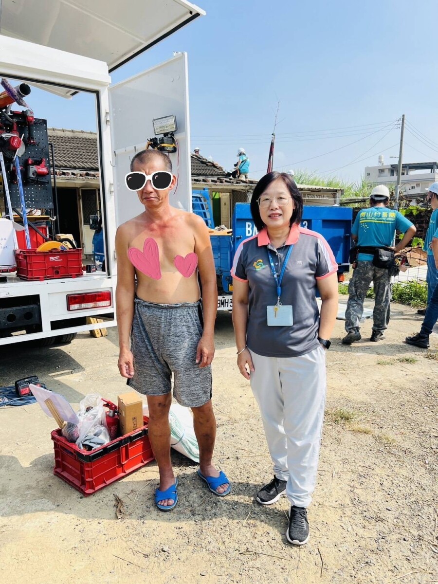 衛生福利部朴子醫院守護嘉義沿海居民健康,創新推動社區醫療作為;並跨域協調慈善團體「衡山基金會」媒合房屋修繕資源,解決安全隱憂。(圖/朴子醫院提供)