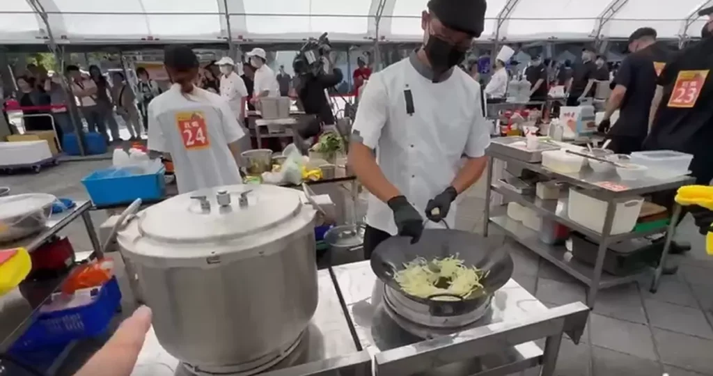 極炊® 商用全鋼快鍋可精準掌握烹調壓力及時間，減少人為誤差