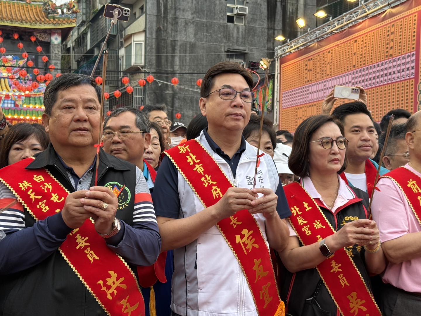 劉和然披「市長」彩帶點燃起馬砲 恭迎白沙屯媽祖駐駕北辰宮 218 劉和然披「市長」彩帶點燃起馬砲 恭迎白沙屯媽祖駐駕北辰宮 217
