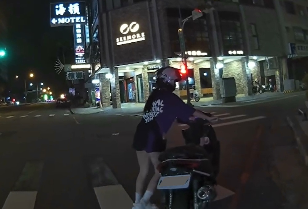 嗆反正你們也抓不到我 20歲女深夜涉騎翹牌噪音車 235 cnews204251031a13