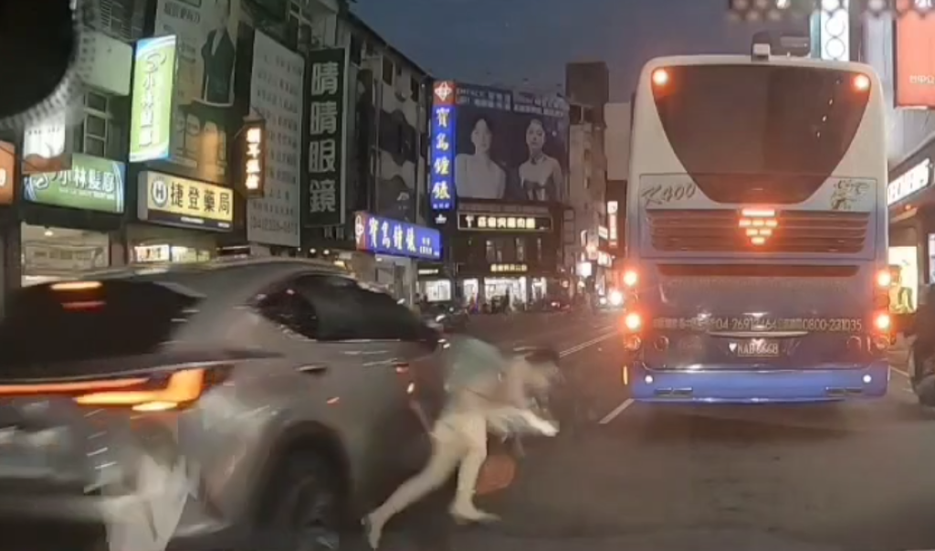 撞擊畫面曝光！-　台中婦人不走行人穿越道過馬路遭撞傷