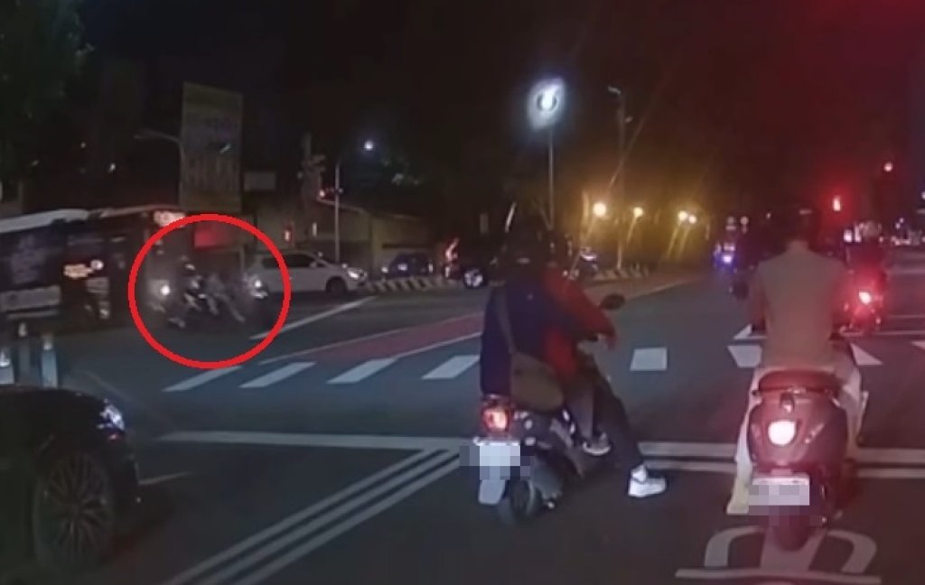 撞擊畫面曝光! 台中機車相撞公車險背黑鍋