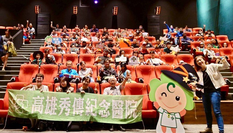 包廳請員工看電影過萬聖節 高雄秀傳傅尹志院長:員工是醫院最珍貴資產!