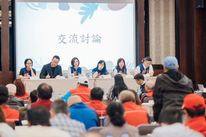 共議族群公共事務 新北原民文化會議共識由下而上 42 《圖說》首次結合原住民族部落大學成果展,展示學員服飾、配件、編織及畫作等作品。〈原民局提供〉