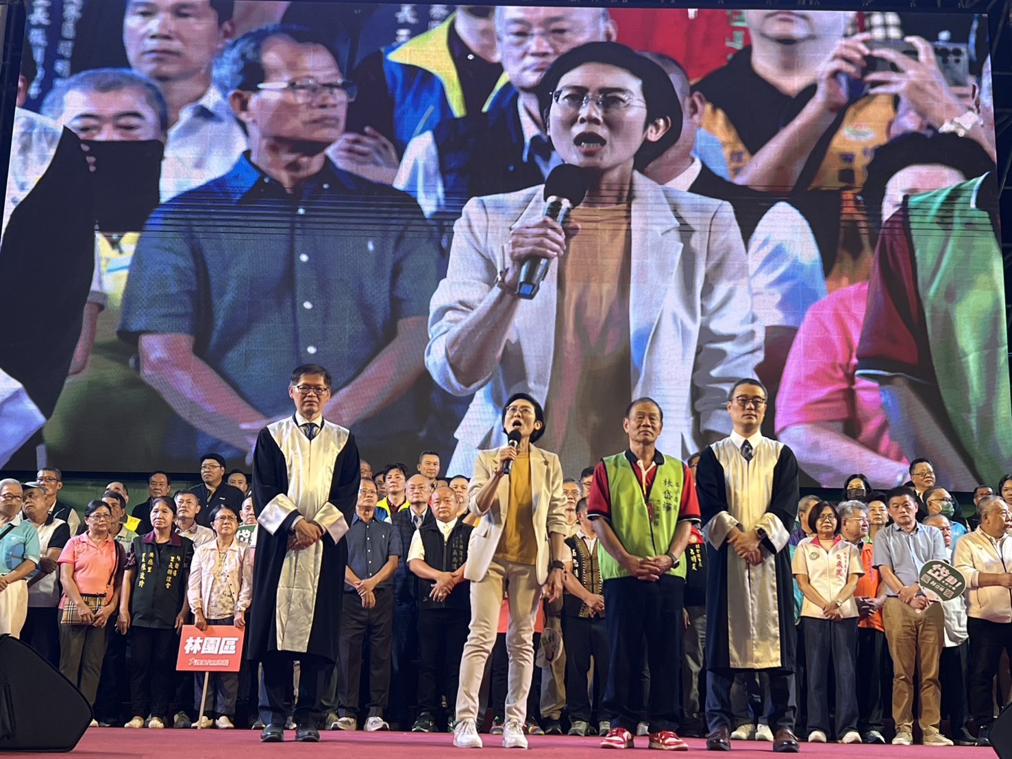 林岱樺淚謝支持者 三萬人創高雄初選最大場面