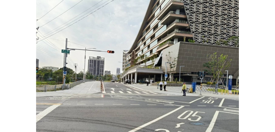 鳳山車站南側曹謹路如期完工通車打通關鍵路段 改善接送動線 鳳山再現城市新門戶