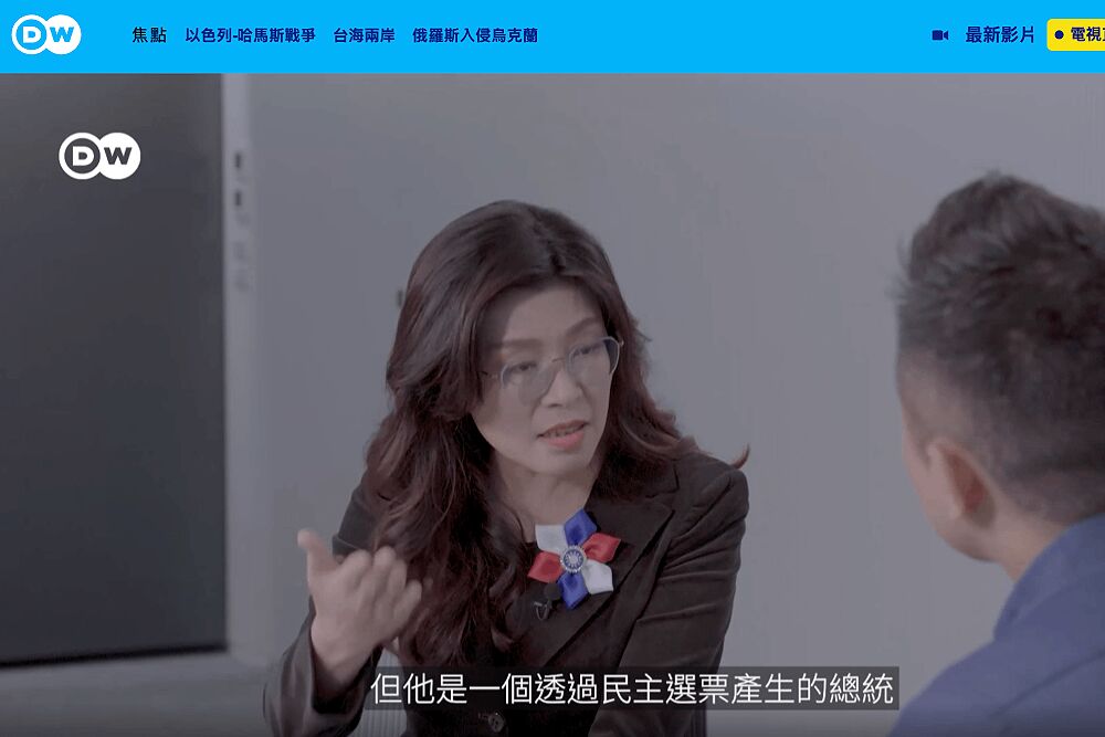 鄭麗文稱普丁非獨裁惹議 何啟聖點名德國之聲「帶立場審問」 232 照片來源:截圖自《德國之聲》網站